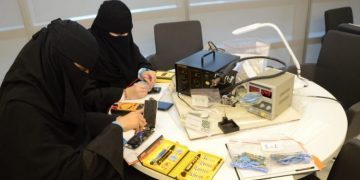 «زين » تطلق برنامجاً تدريبياً للكوادر الوطنية النسائية في صيانة الهواتف الذكية
