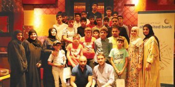 البنك الأهلي المتحد يوزع هدايا العيد على الأيتام