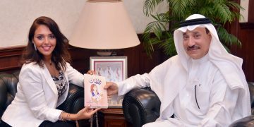 وزير العمل والتنمية الاجتماعية يشيد بإصدارات دلال يوسف في المجال الانساني