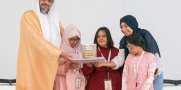 ولي عهد الشارقة يكرّم رعاة وشركاء ووفود مخيم الأمل