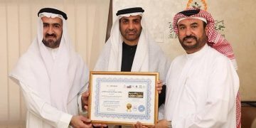 تقليد سمو الشيخ الدكتور عبدالعزيز بن علي النعيمي بالجائزة الدولية للتميز في تمكين الشركاء ٢٠١٩م
