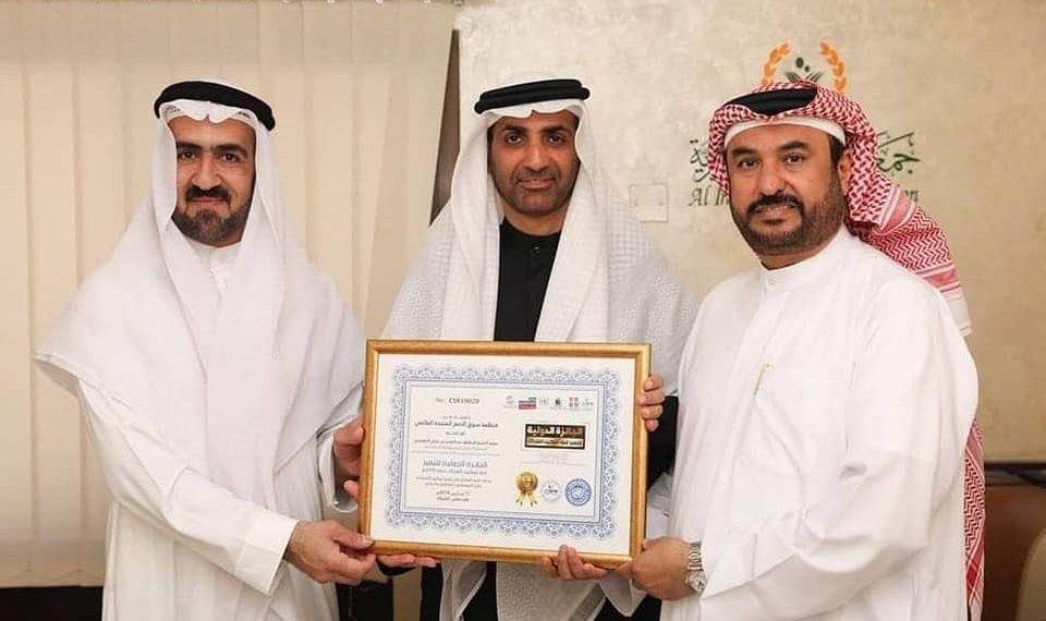 تقليد سمو الشيخ الدكتور عبدالعزيز بن علي النعيمي بالجائزة الدولية للتميز في تمكين الشركاء ٢٠١٩م