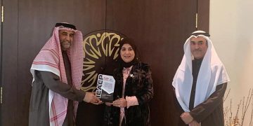 تقليد الشيخة لمياء بنت محمد آل خليفة بجائزة التميز الدولية في مجال الشراكة المجتمعية