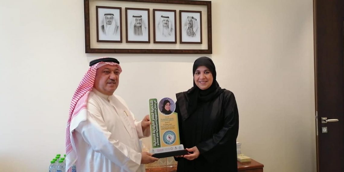 تكريم معالي الشيخة لمياء بنت محمد ال خليفة بجائزة شخصية العام النسائية القيادية في مجال المسؤولية المجتمعية