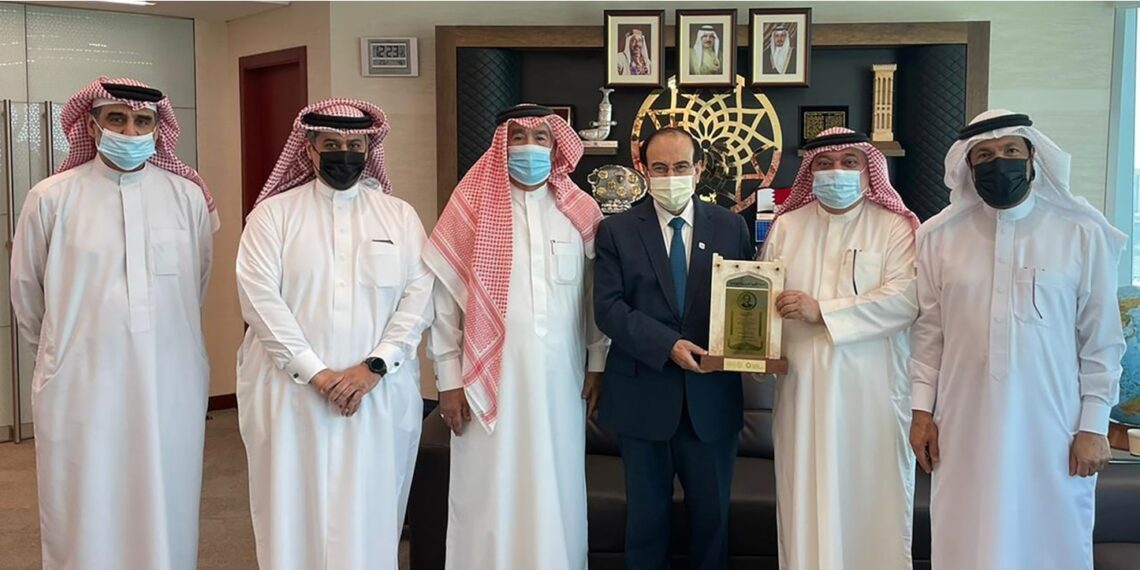 الاتحاد الدولي للمسؤولية المجتمعية يمنح رئيس هيئة الطاقة لقب سفير دولي