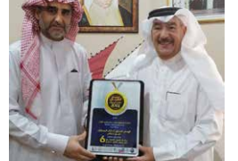 تكريم د.حسن كمال بوسام الإلتزام المجتمعي للمسؤولية المجتمعية لعام 2022م