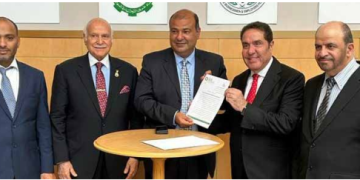 قيادات( الاتحاد الدولي للمسؤولية المجتمعية ) يناقشون الشراكة مع اتحاد الغرف العربية