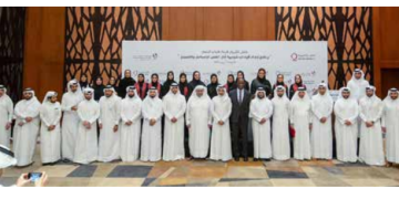 وزير الرياضة والشباب القطري يكرم الدكتور علي آل إبراهيم للمشاركة في تقديم ورشة عمل تدريبية