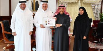 تكريم سعادة السيد علي بن سعيد بوشرباك المنصوري المدير العام لغرفة تجارة وصناعة قطر