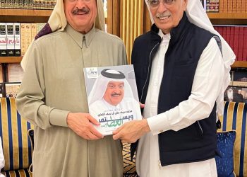 قدم لسعادته كتابه الجديد ، والذي يحمل عنوان (ويستمر العطاء)،